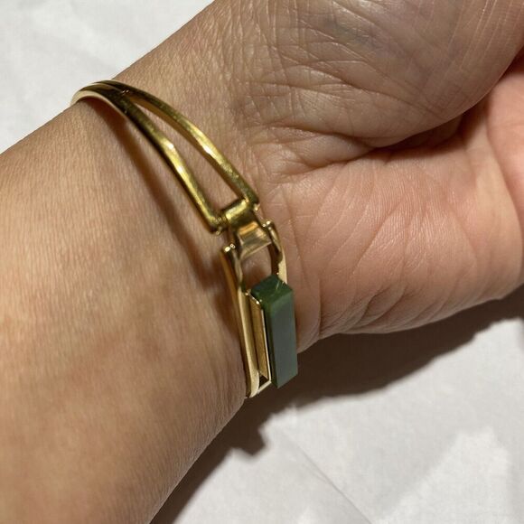 Avon Vintage 1978 Gold-Tone Green Faux Treasured Jade Bar Hinged Bracelet 2.2” - Picture 2 of 12